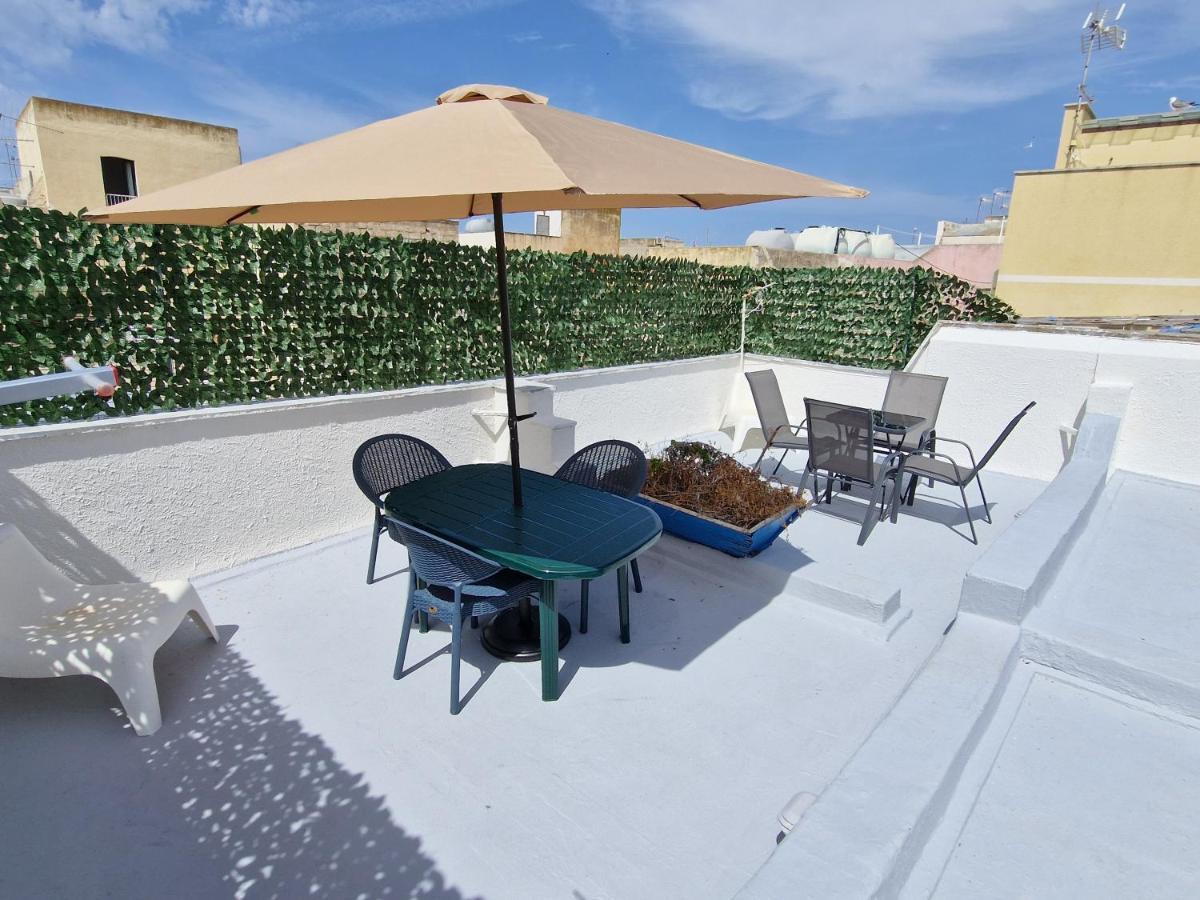 Casette Di Alex Con Terrazza ตราปานี ภายนอก รูปภาพ